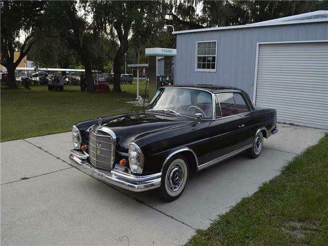 Mercedes-Benz 200-Series 1963 image number 12