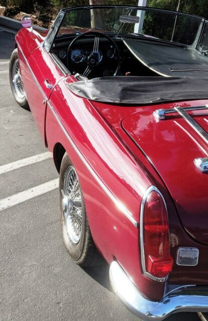 MG MGB 1966 image number 25