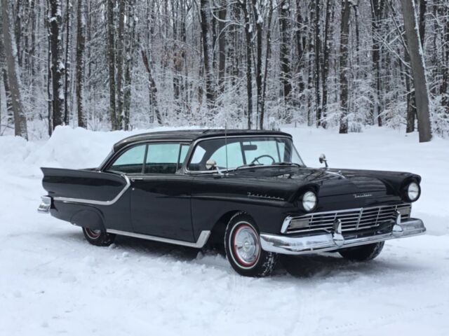 Ford Fairlane 1957 image number 0