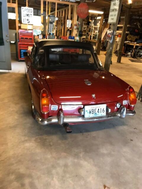 MG MGB 1974 image number 2