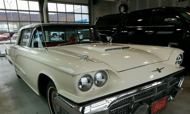 Ford Thunderbird 1960 image number 0