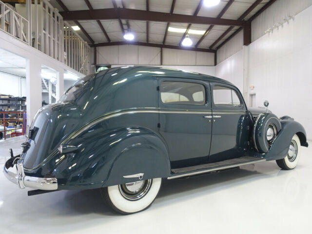 Chrysler Custom Imperial 1938 image number 2