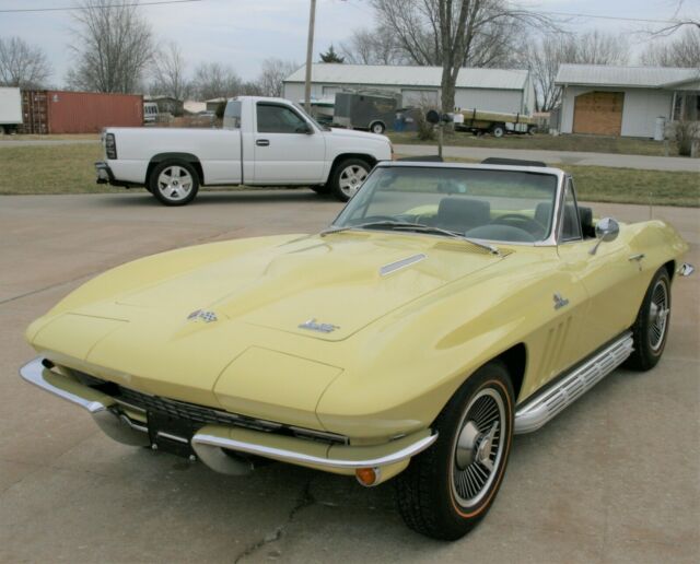 Chevrolet Corvette 1966 image number 12