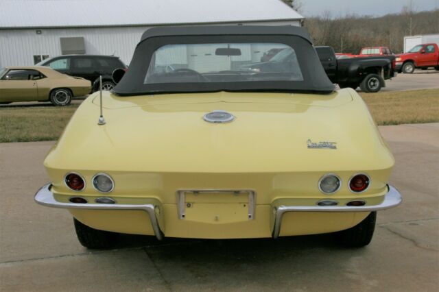 Chevrolet Corvette 1966 image number 29