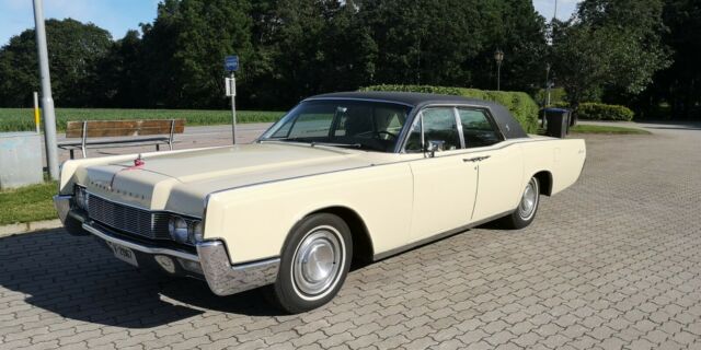 Lincoln Continental 1967 image number 24