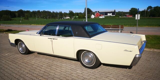 Lincoln Continental 1967 image number 4