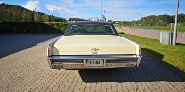 Lincoln Continental 1967 image number 6