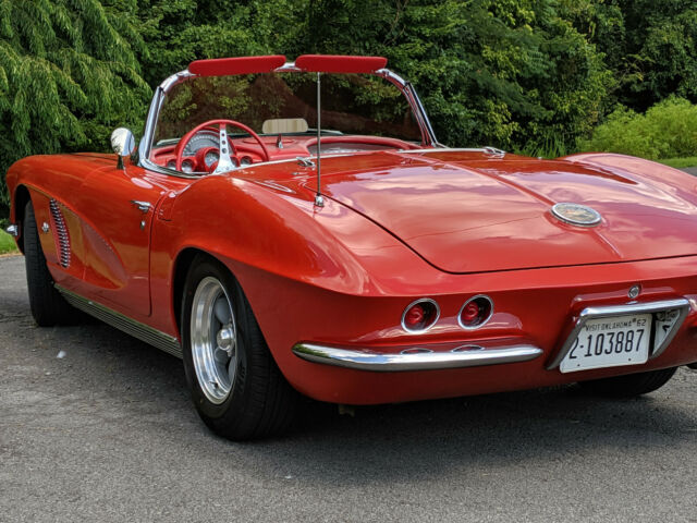 Chevrolet Corvette 1962 image number 28