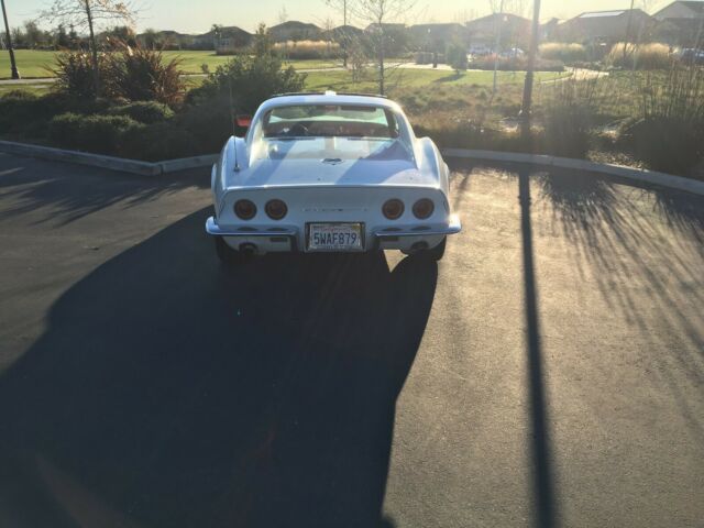 Chevrolet Corvette 1968 image number 11