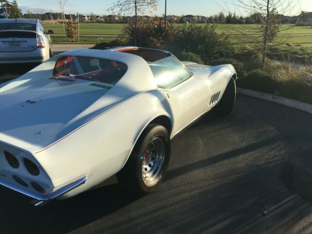 Chevrolet Corvette 1968 image number 12