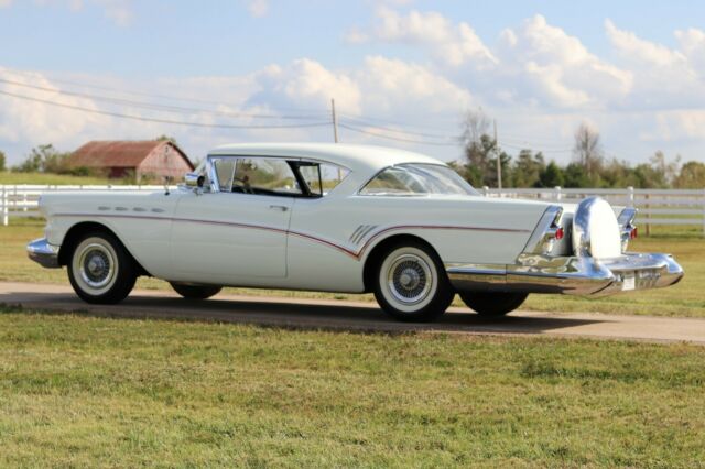 Buick Riviera 1957 image number 18