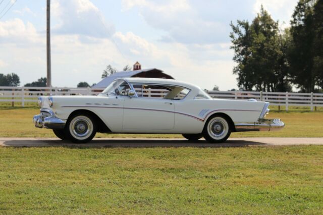 Buick Riviera 1957 image number 20