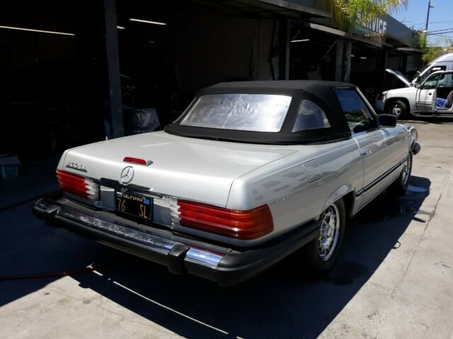 Mercedes-Benz SL-Class 1976 image number 24