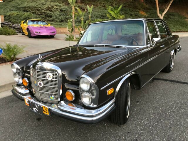 Mercedes-Benz 280SE 1972 image number 24