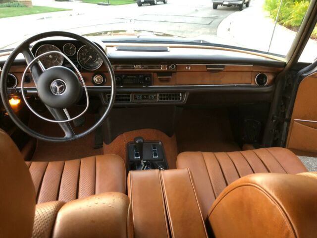 Mercedes-Benz 280SE 1972 image number 44