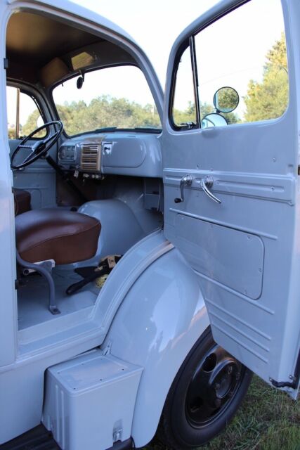 Ford F-500 1950 image number 26