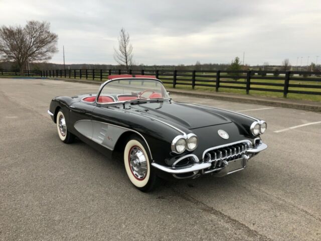 Chevrolet Corvette 1960 image number 26