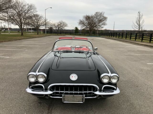 Chevrolet Corvette 1960 image number 27