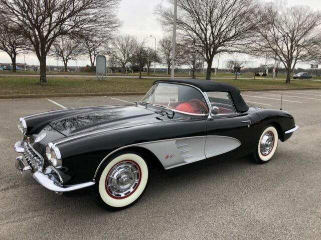 Chevrolet Corvette 1960 image number 32