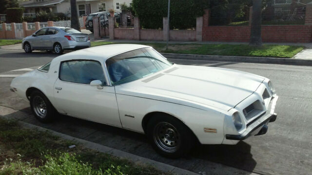 Pontiac Firebird 1975 image number 4