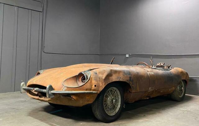 Jaguar E-Type 1969 image number 0