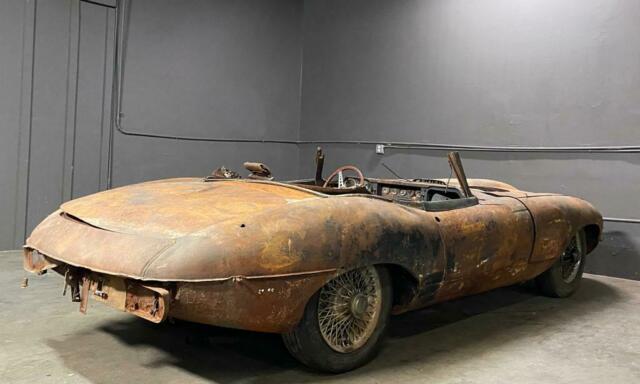 Jaguar E-Type 1969 image number 15