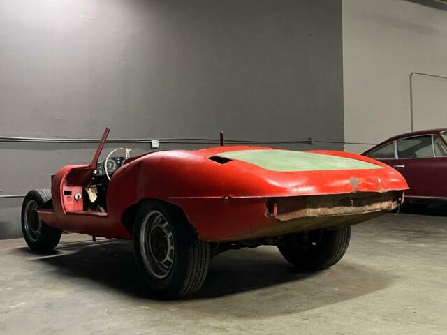 Jaguar E-Type 1969 image number 1