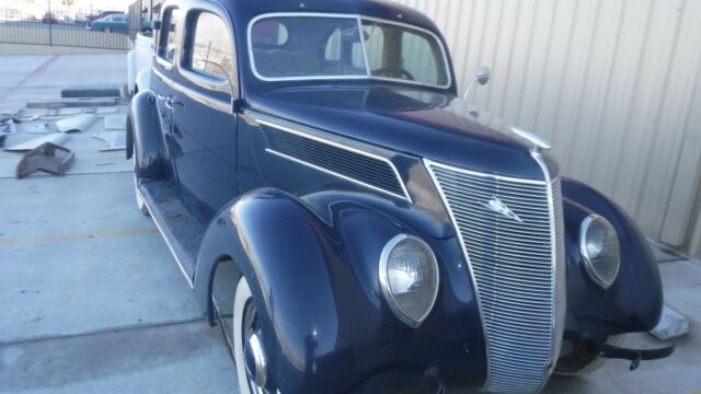 Ford 4 Door Sedan 1937 image number 2