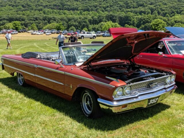 Ford Galaxie 1963 image number 2