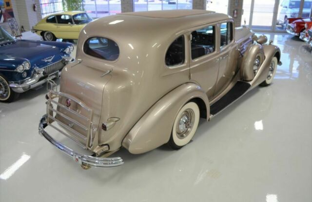 Packard Twelve Touring Sedan 1506 1937 image number 29