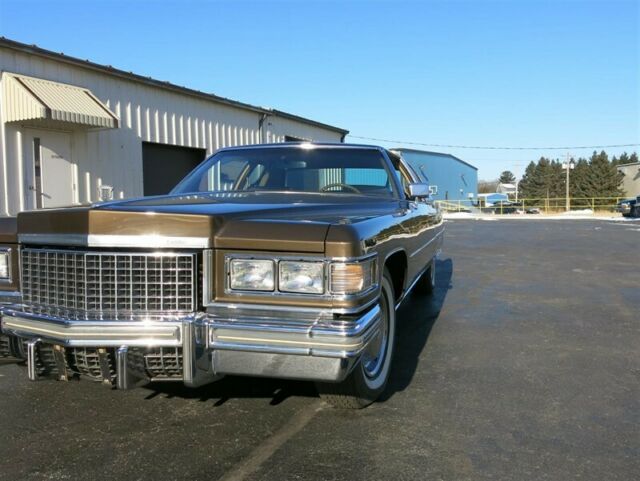 Cadillac DeVille 1976 image number 16