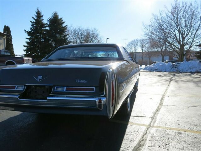 Cadillac DeVille 1976 image number 18