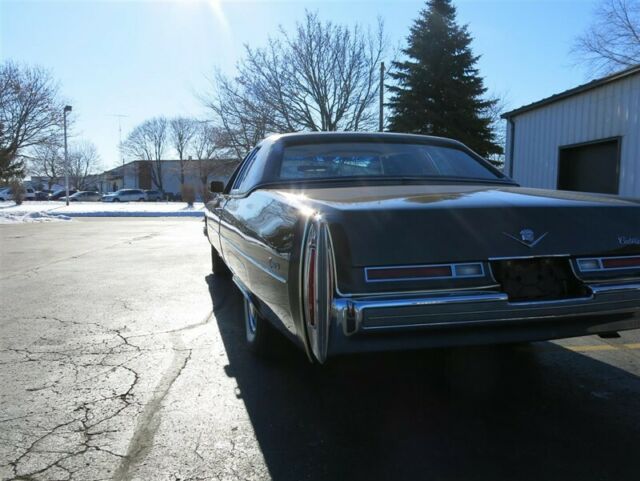 Cadillac DeVille 1976 image number 19