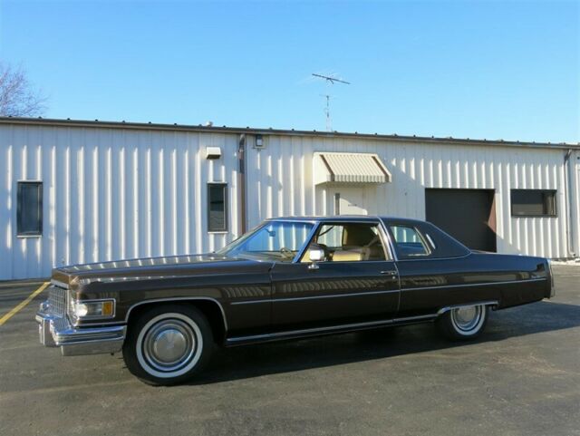 Cadillac DeVille 1976 image number 2