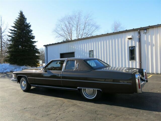 Cadillac DeVille 1976 image number 29