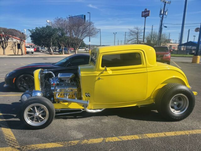 Ford 3 Window Coupe 1932 image number 0