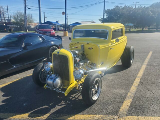 Ford 3 Window Coupe 1932 image number 10