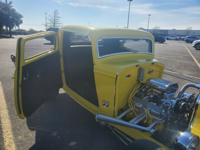 Ford 3 Window Coupe 1932 image number 17