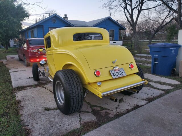 Ford 3 Window Coupe 1932 image number 20