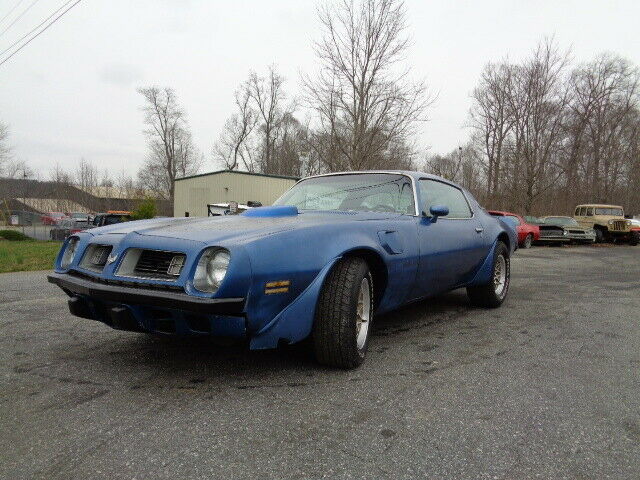 Pontiac Firebird 1975 image number 2