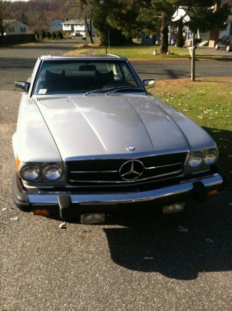 Mercedes-Benz SL-Class 1976 image number 0