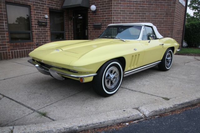 Chevrolet Corvette 1965 image number 0