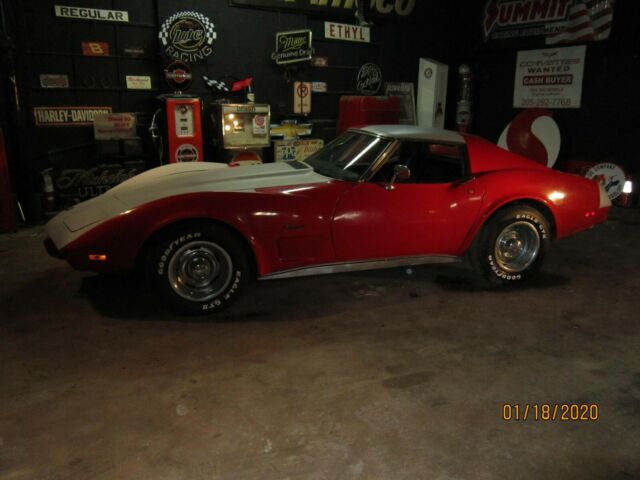 Chevrolet Corvette 1975 image number 8