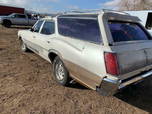 Oldsmobile Custom Cruiser 1972 image number 1