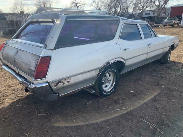 Oldsmobile Custom Cruiser 1972 image number 18