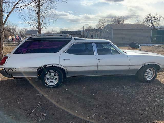 Oldsmobile Custom Cruiser 1972 image number 19