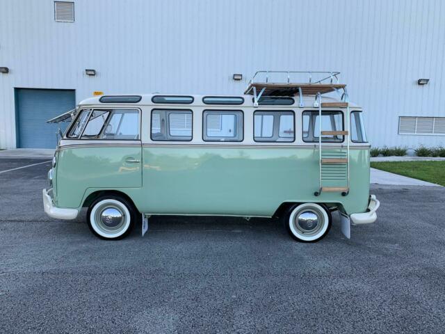 Volkswagen Bus/Vanagon 1975 image number 35