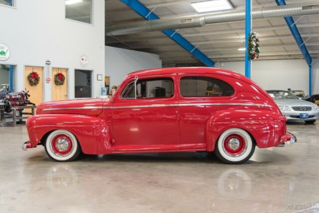 Ford Tudor Sedan 1946 image number 25