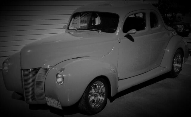 Ford Deluxe 1940 image number 0