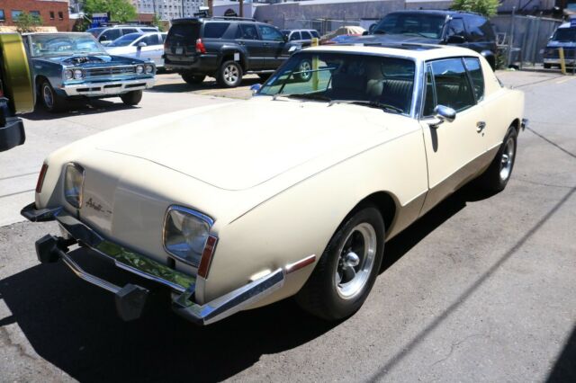 Studebaker Avanti 1977 image number 0